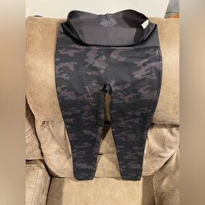 SPANX Look At Me Now Seamless Camouflage Leggings